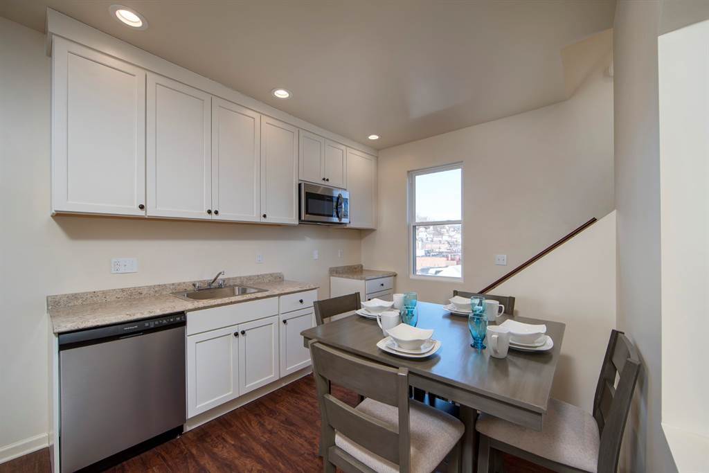 Example of Home Staging Solutions kitchen example by Pittsburgh Furniture