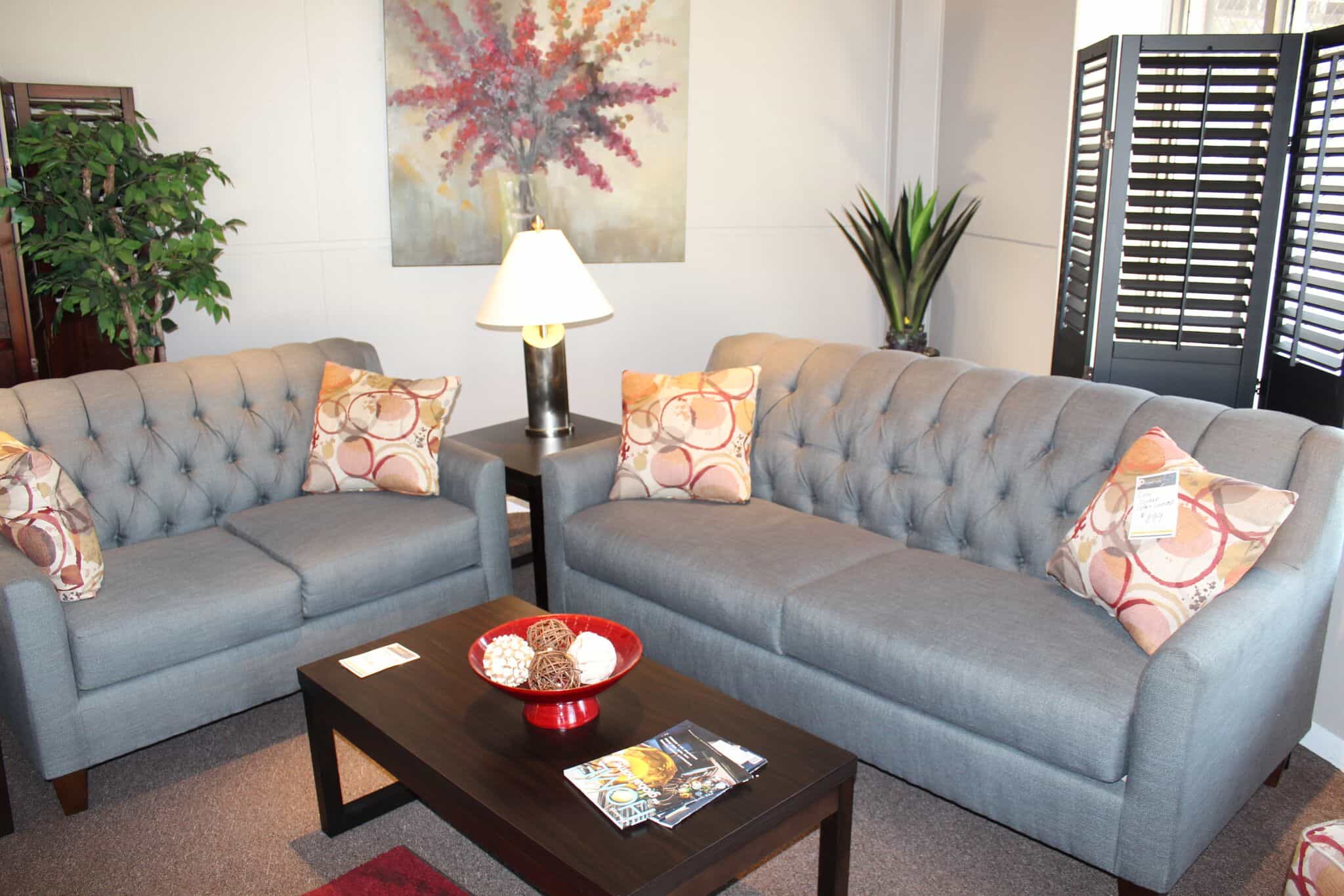 Example of a tufted sofa as a home decor trend of 2018